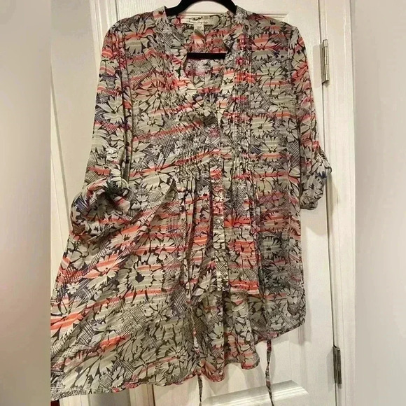 American Rag Pleated Smocked Button V Neck Tie Flowy Peasant Top Floral Size M - Picture 9 of 10